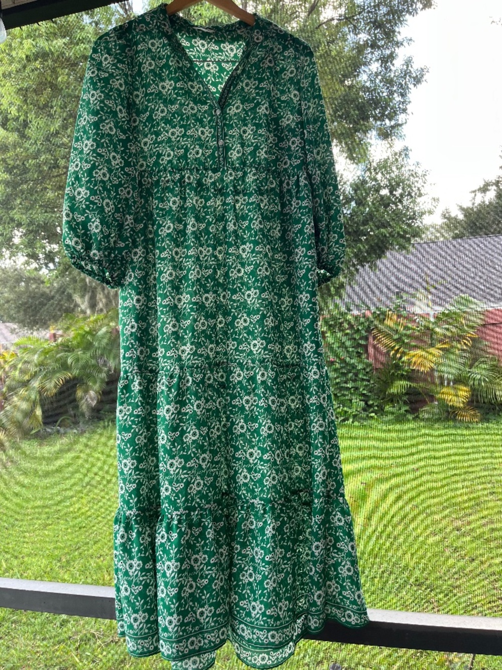 Max Studio green tiered maxi dress white floral print and long puff size S